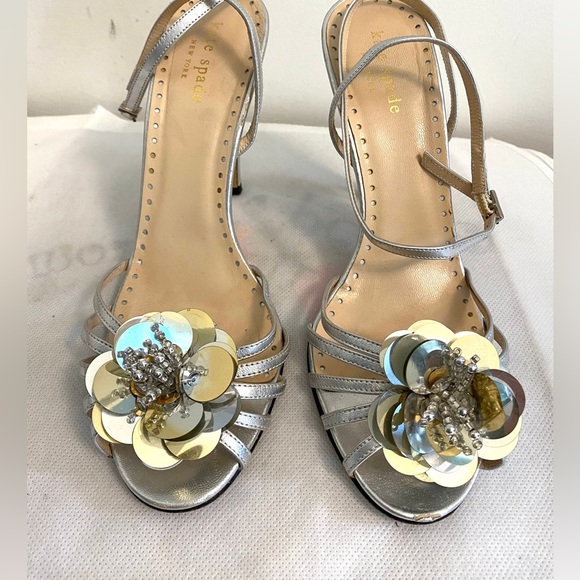Authentic Kate spade heels with flower - Picture 2 of 12